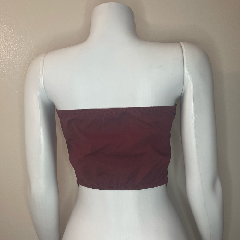 Burgundy faux pearl buttons with ruffle details crop top - Picture 5 of 9